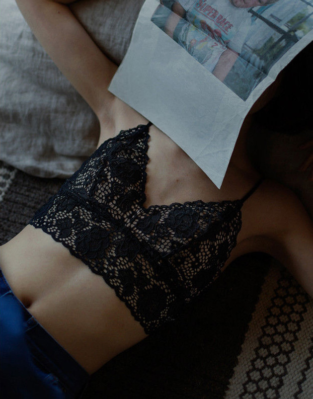 Elegant signature lace wirefree bralette image 2